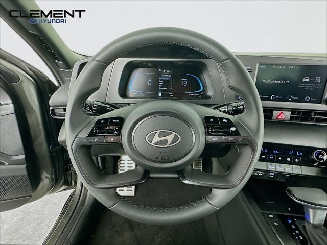Hyundai Elantra Vehicle Image 13