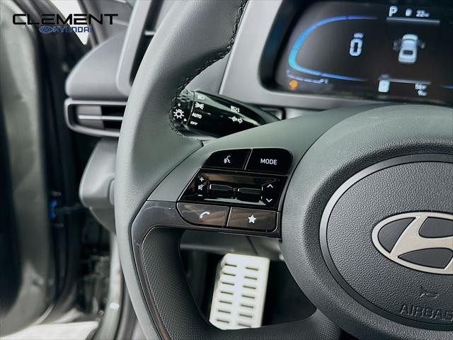 Hyundai Elantra Vehicle Image 14