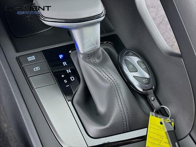 Hyundai Elantra Vehicle Image 20