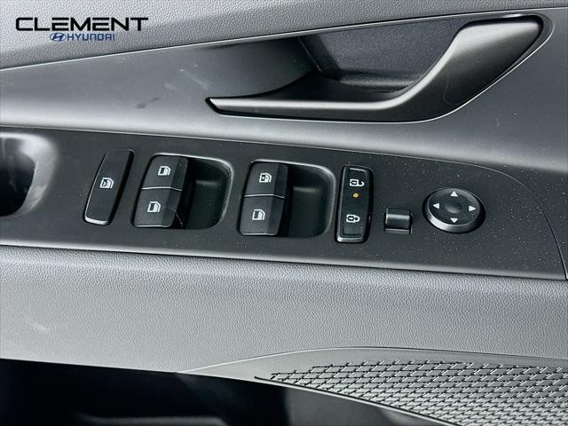 Hyundai Elantra Vehicle Image 21