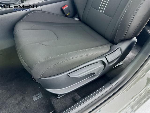 Hyundai Elantra Vehicle Image 23