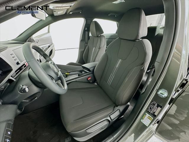 Hyundai Elantra Vehicle Image 24