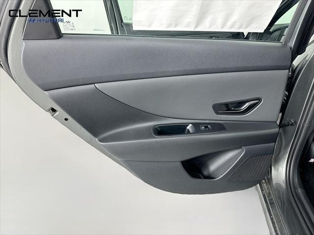 Hyundai Elantra Vehicle Image 25
