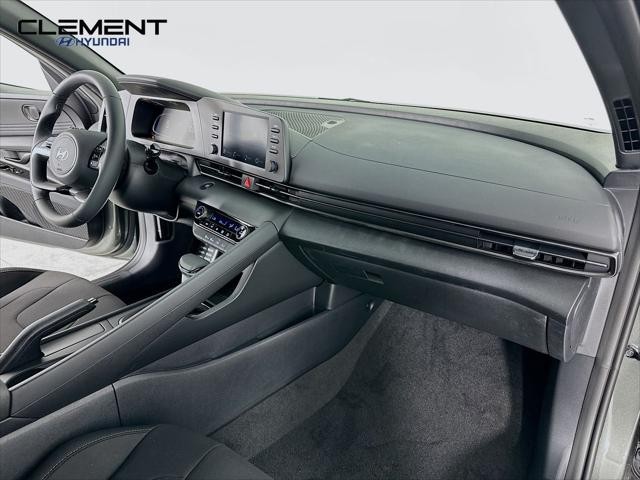Hyundai Elantra Vehicle Image 28