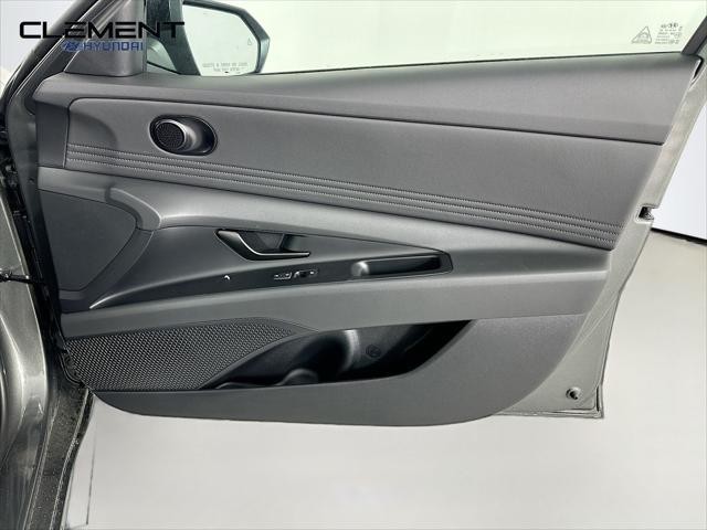 Hyundai Elantra Vehicle Image 29