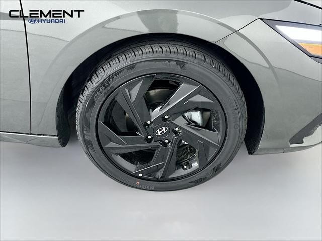 Hyundai Elantra Vehicle Image 30