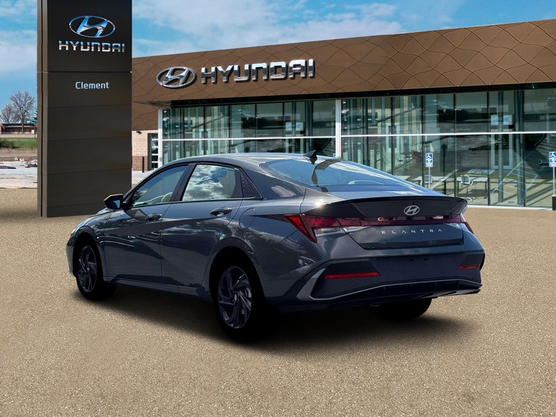 Hyundai Elantra Vehicle Image 05