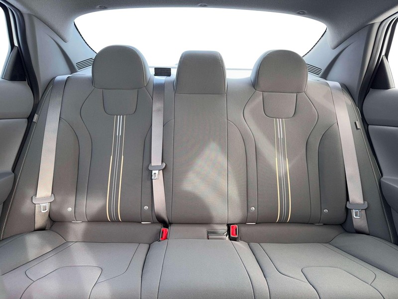Hyundai Elantra Vehicle Image 16