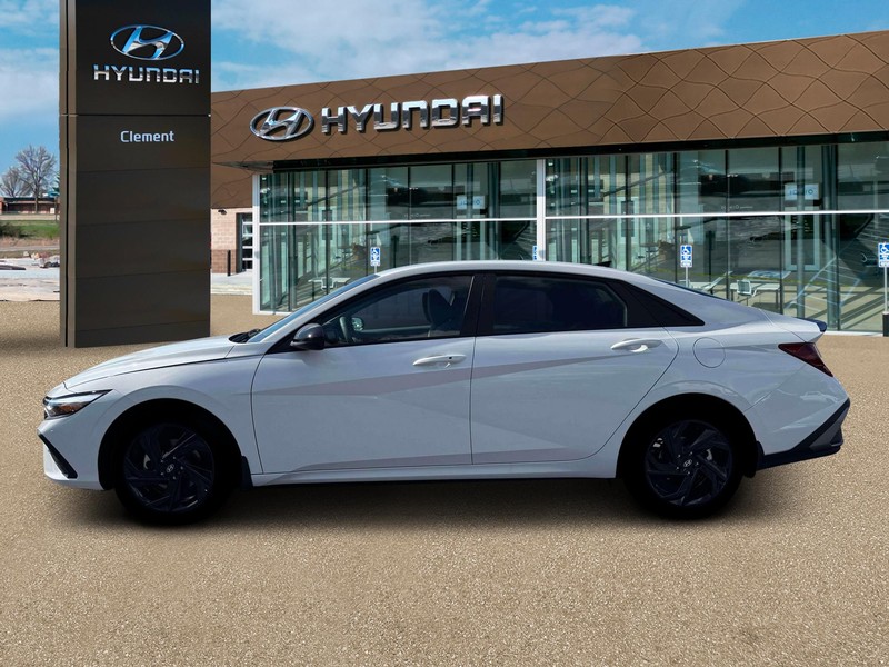 Hyundai Elantra Vehicle Image 03