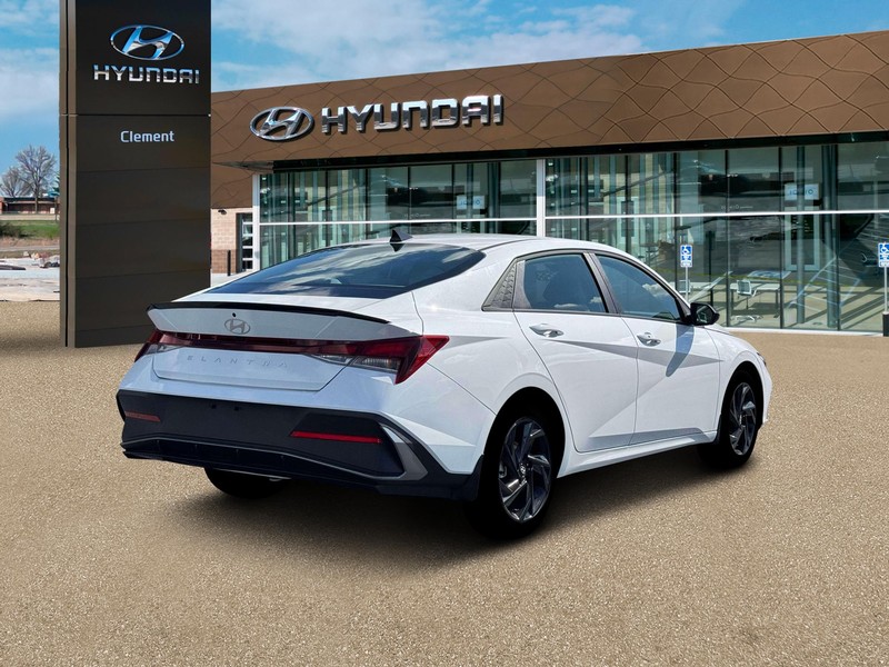 Hyundai Elantra Vehicle Image 07