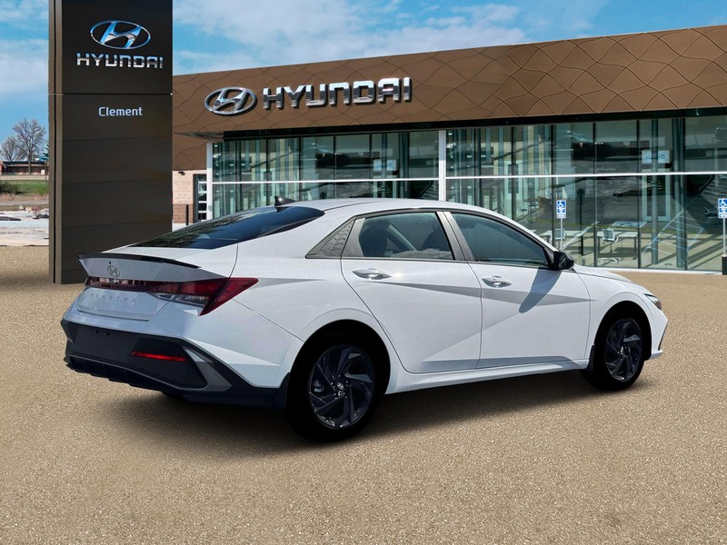 Hyundai Elantra Vehicle Image 08