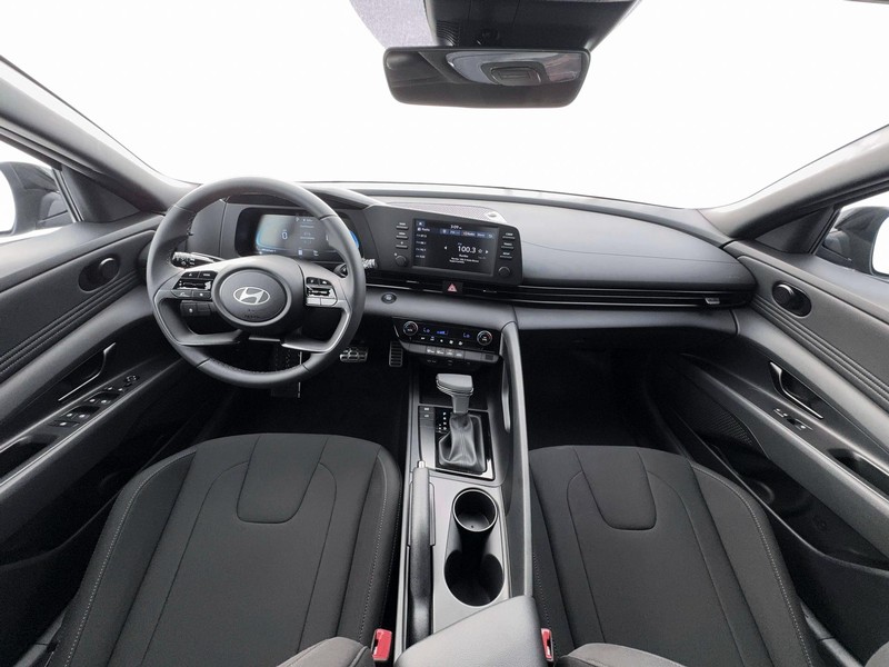 Hyundai Elantra Vehicle Image 13