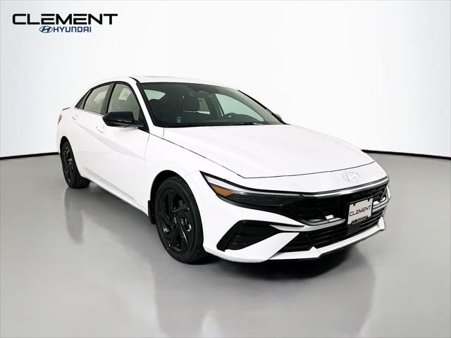 Hyundai Elantra Vehicle Image 03