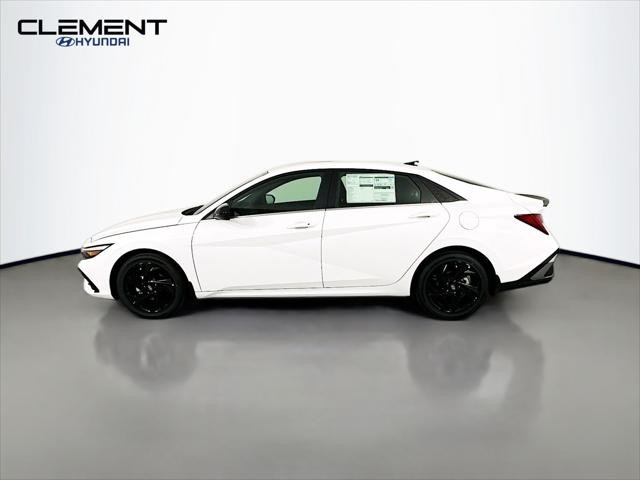 Hyundai Elantra Vehicle Image 04