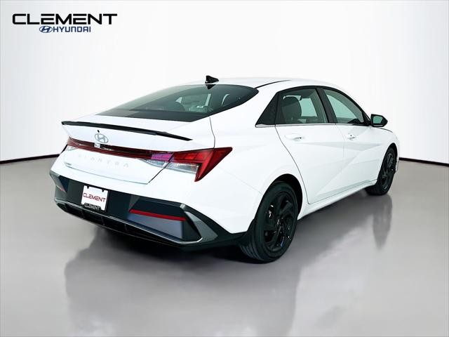 Hyundai Elantra Vehicle Image 06