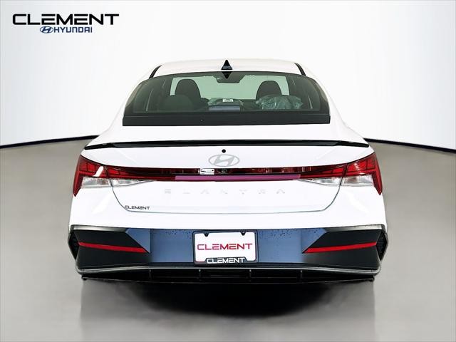 Hyundai Elantra Vehicle Image 07