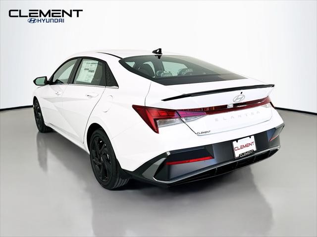 Hyundai Elantra Vehicle Image 08
