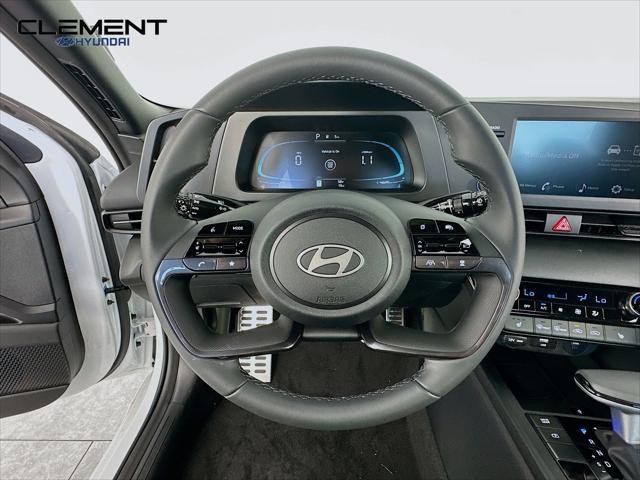 Hyundai Elantra Vehicle Image 13