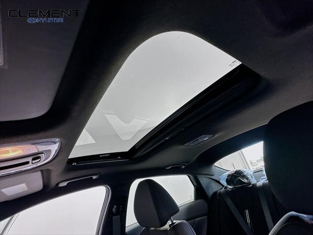 Hyundai Elantra Vehicle Image 22