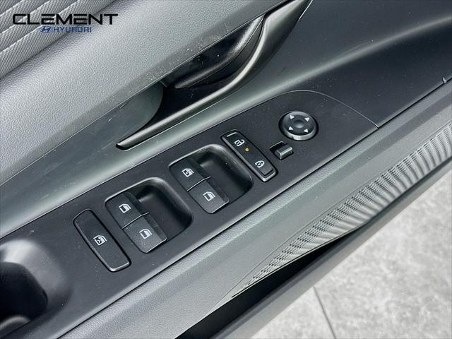 Hyundai Elantra Vehicle Image 23