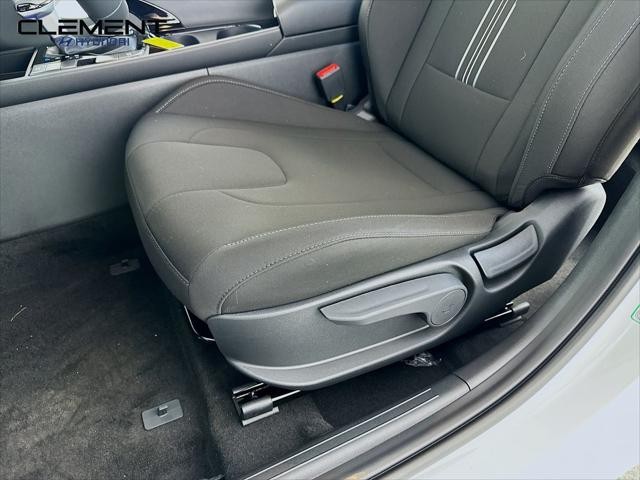 Hyundai Elantra Vehicle Image 25