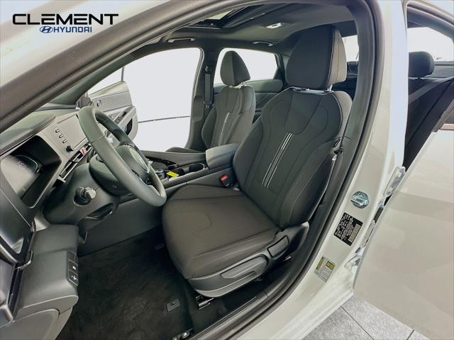 Hyundai Elantra Vehicle Image 26