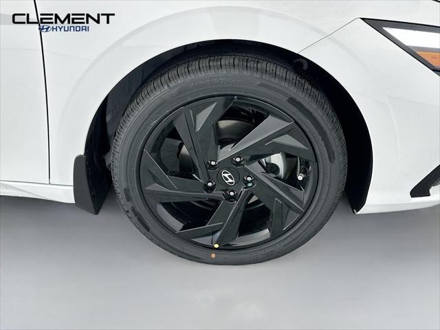 Hyundai Elantra Vehicle Image 32