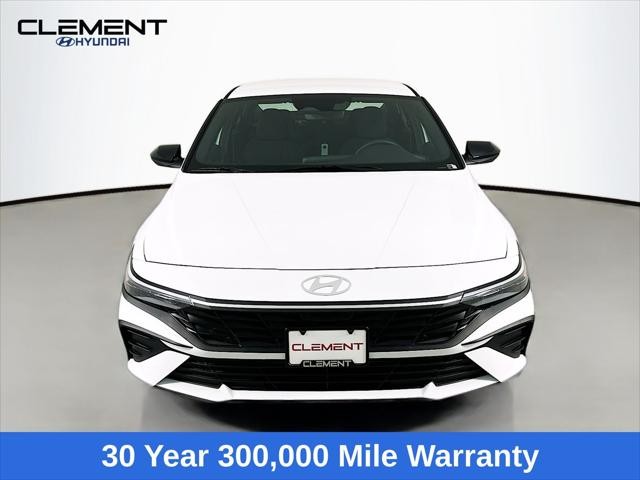 Hyundai Elantra Vehicle Image 02