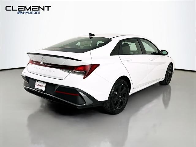 Hyundai Elantra Vehicle Image 06