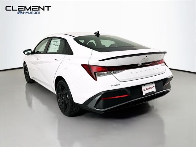 Hyundai Elantra Vehicle Image 08