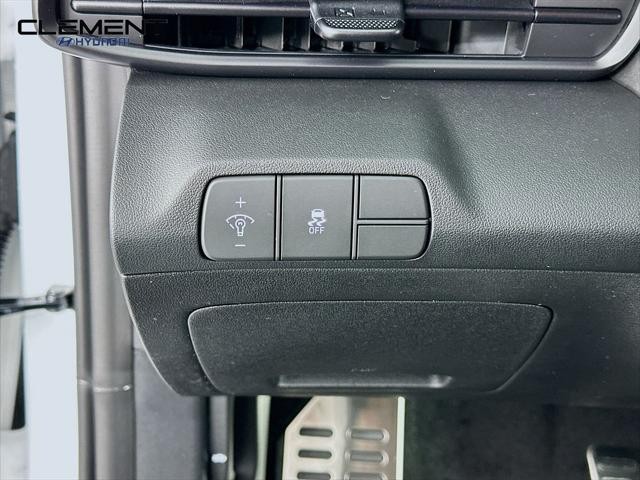 Hyundai Elantra Vehicle Image 12