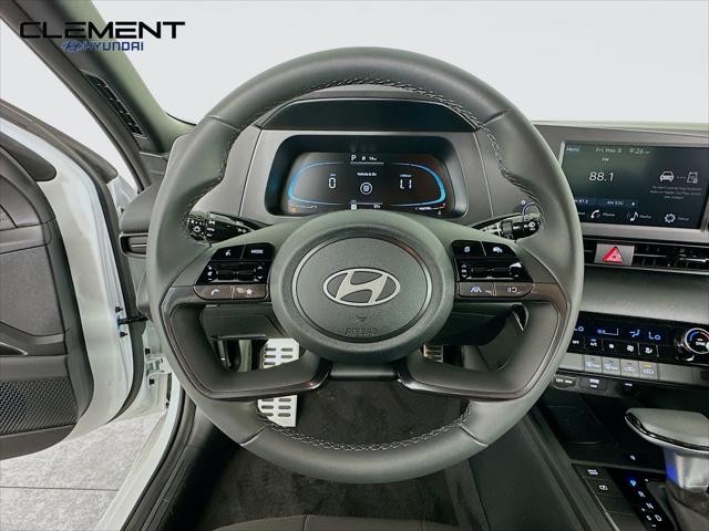 Hyundai Elantra Vehicle Image 13