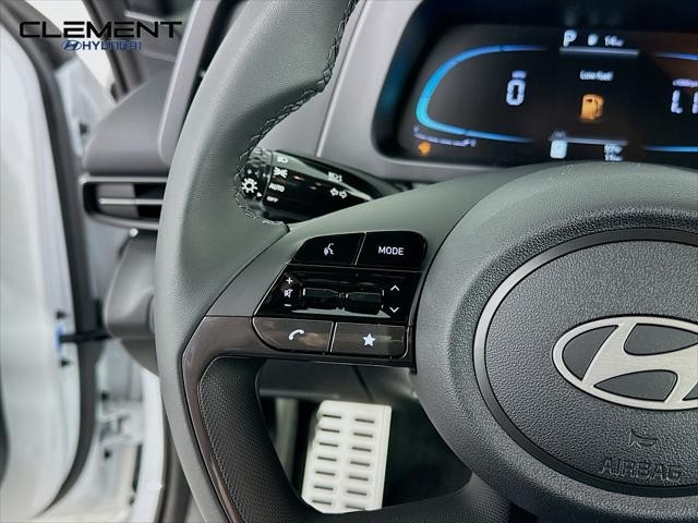 Hyundai Elantra Vehicle Image 14