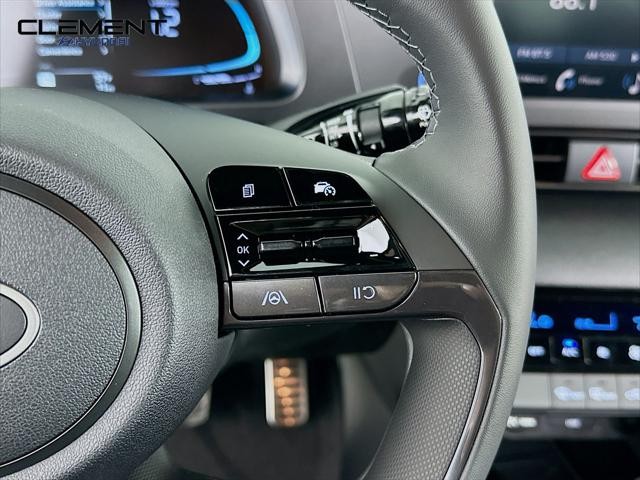 Hyundai Elantra Vehicle Image 15