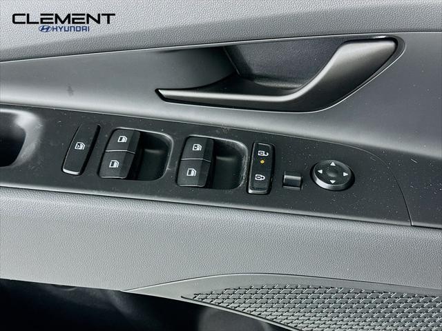 Hyundai Elantra Vehicle Image 21
