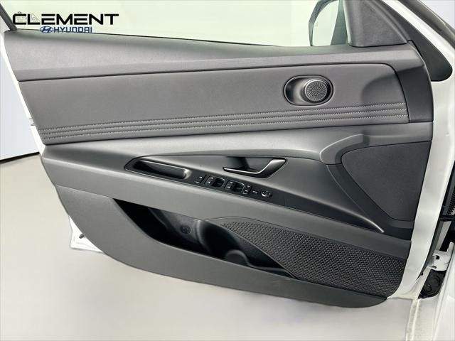 Hyundai Elantra Vehicle Image 22