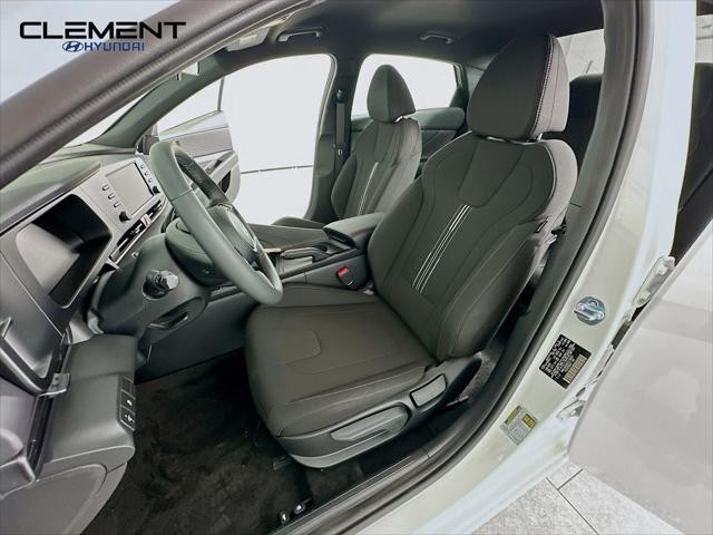 Hyundai Elantra Vehicle Image 24