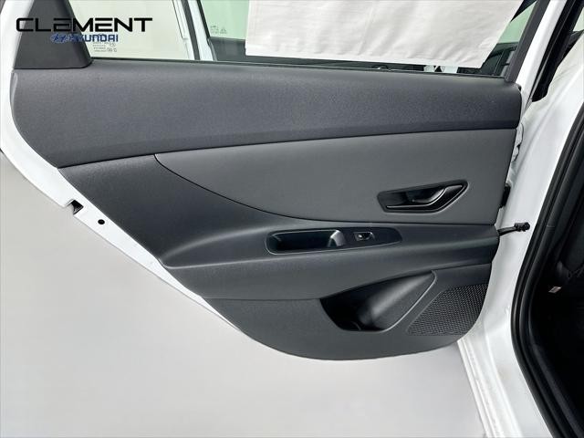 Hyundai Elantra Vehicle Image 25