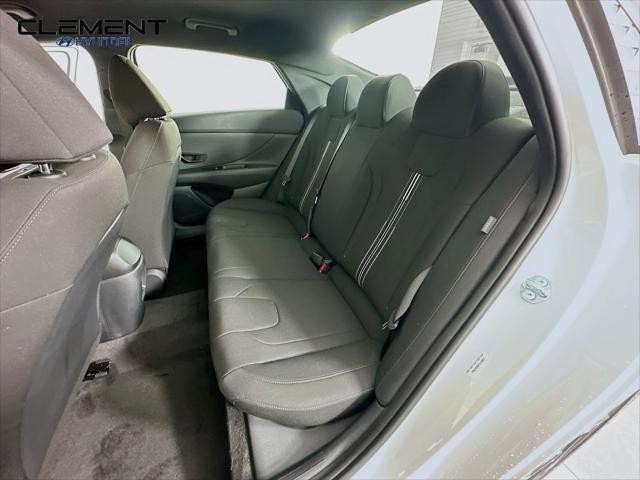 Hyundai Elantra Vehicle Image 26