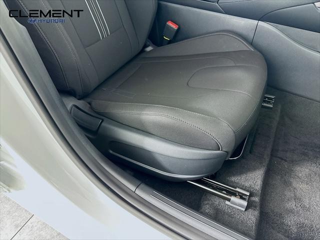 Hyundai Elantra Vehicle Image 27