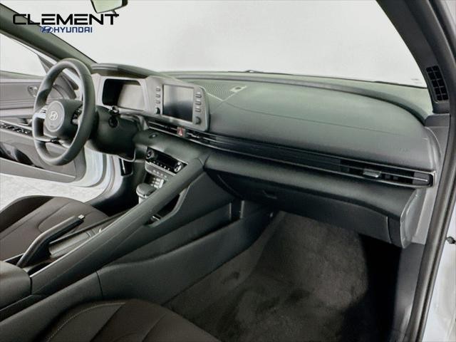 Hyundai Elantra Vehicle Image 28