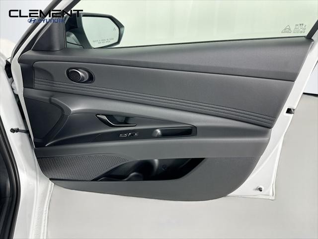 Hyundai Elantra Vehicle Image 29
