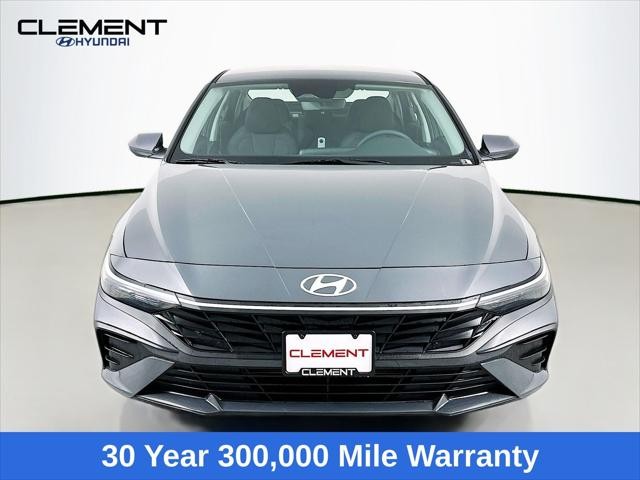 Hyundai Elantra Vehicle Image 02