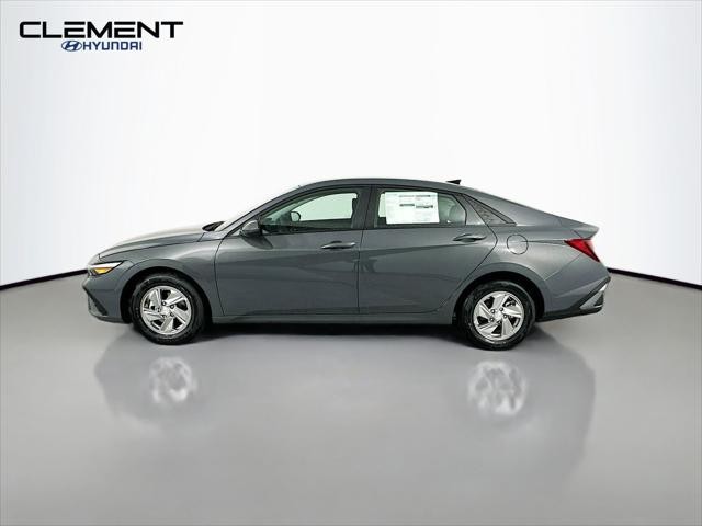 Hyundai Elantra Vehicle Image 04