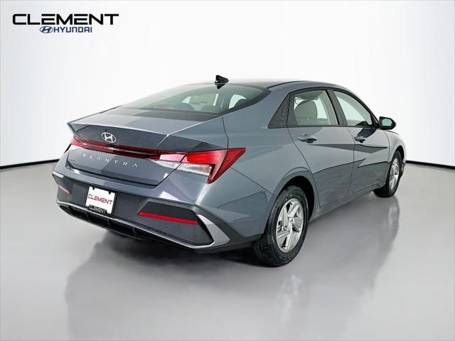 Hyundai Elantra Vehicle Image 06