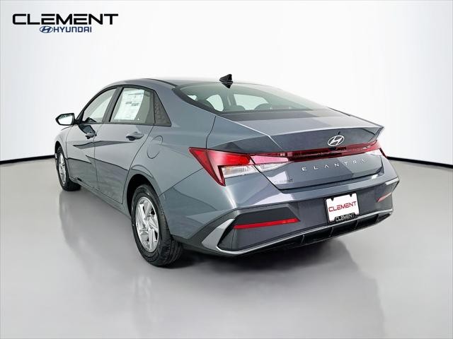 Hyundai Elantra Vehicle Image 08