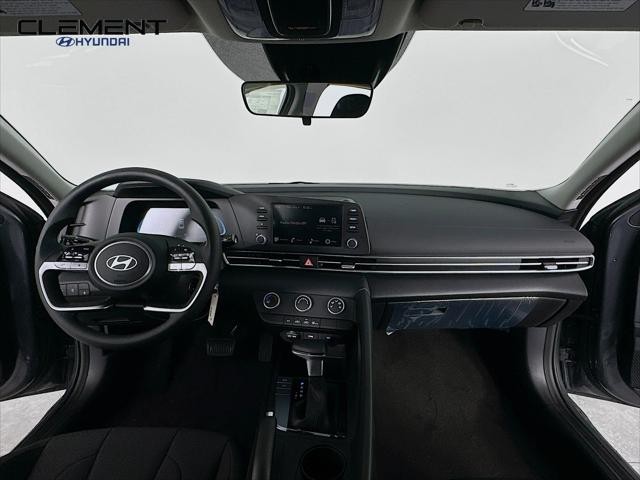 Hyundai Elantra Vehicle Image 11