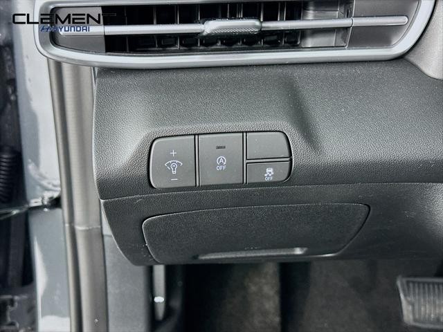 Hyundai Elantra Vehicle Image 12