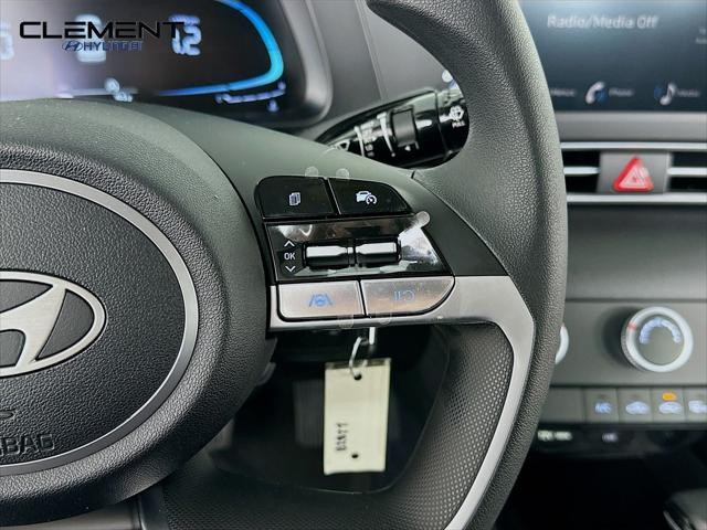 Hyundai Elantra Vehicle Image 15