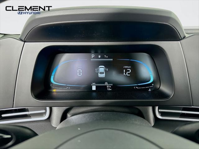 Hyundai Elantra Vehicle Image 16